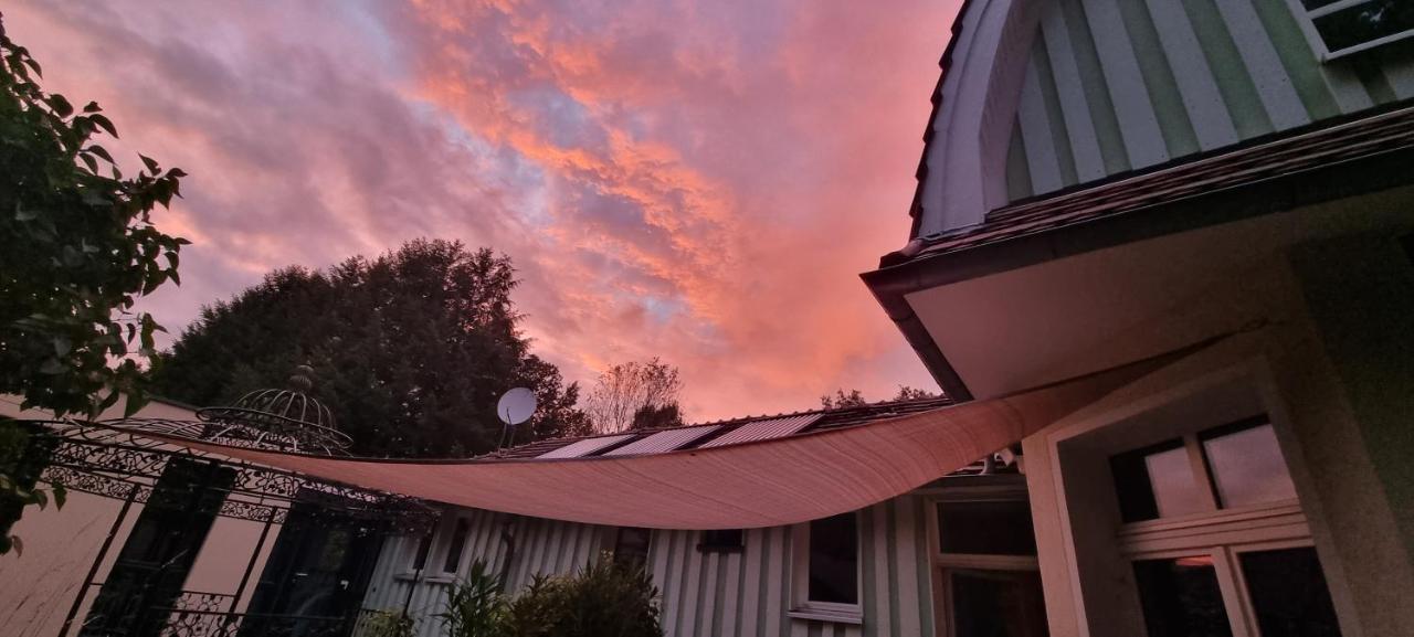5 Sterne Bahnhoftraum, Appartement "Waldliebe" 133Qm, Grosse Terrasse 70Qm, Qr Code Scannen Fuer Virtuellen Rundgang, Premium Ausstattung Braunfels Bagian luar foto